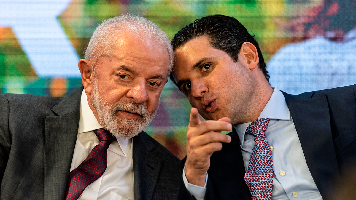 Hugo Motta anuncia apoio a Lula na disputa pela Presidência em 2026
