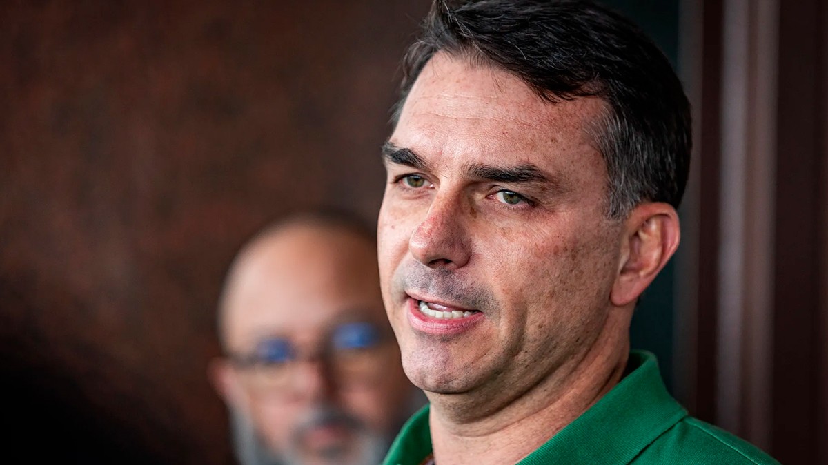 Flávio Bolsonaro critica proibição das bets e chama Lula de “pai do Tigrinho”